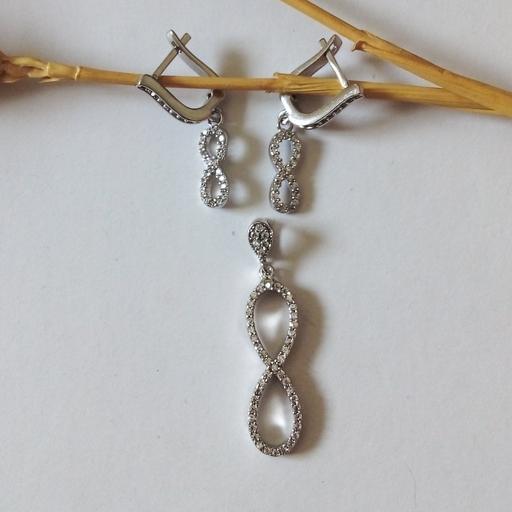 نیم ست نقره عیار 925با روکش طلا و طرح بی نهایت با گوشواره های آویز که برای استفاده ی روزانه بسیار عالی هست